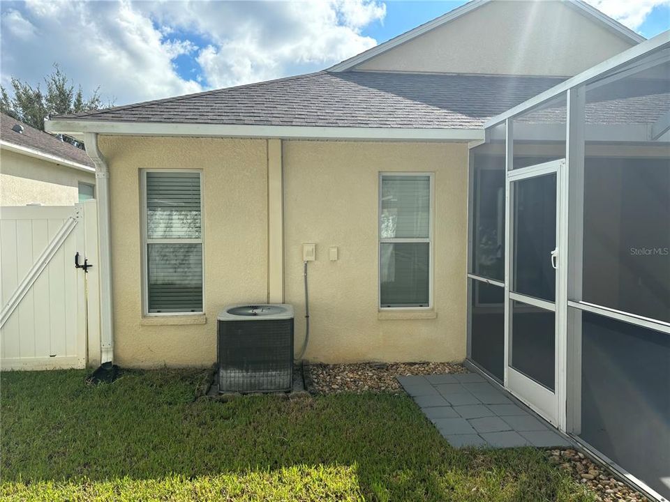 For Rent: $2,300 (4 beds, 2 baths, 2070 Square Feet)