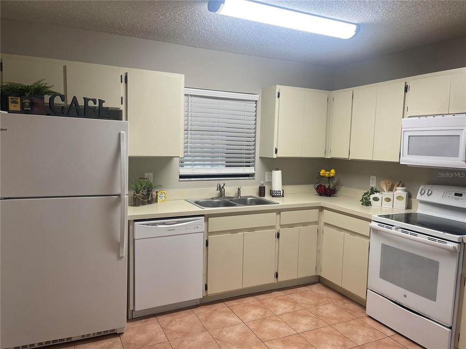 For Rent: $2,195 (3 beds, 2 baths, 1491 Square Feet)