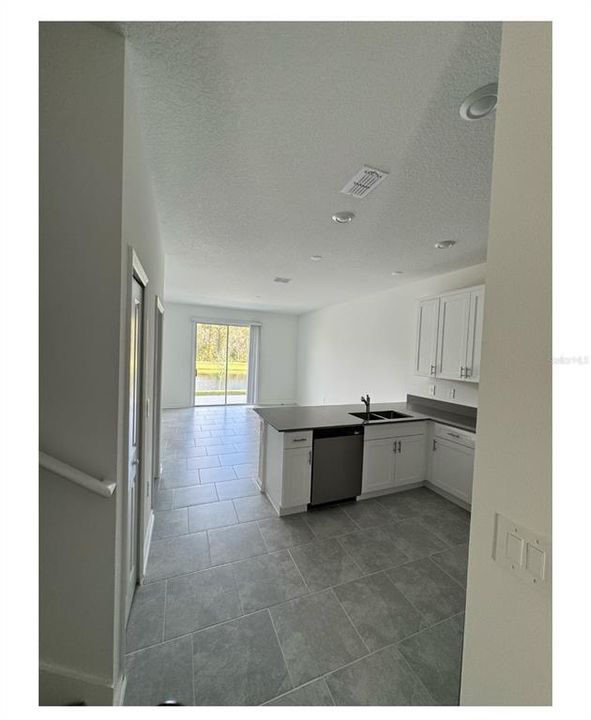 For Rent: $2,290 (3 beds, 2 baths, 1797 Square Feet)