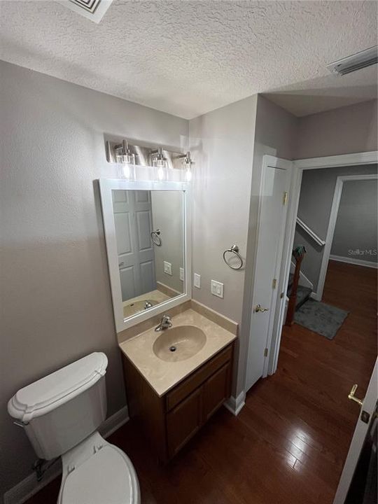 1st floor 1/2 bath