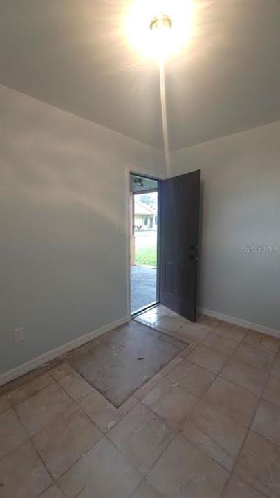 For Rent: $1,195 (1 beds, 1 baths, 1000 Square Feet)