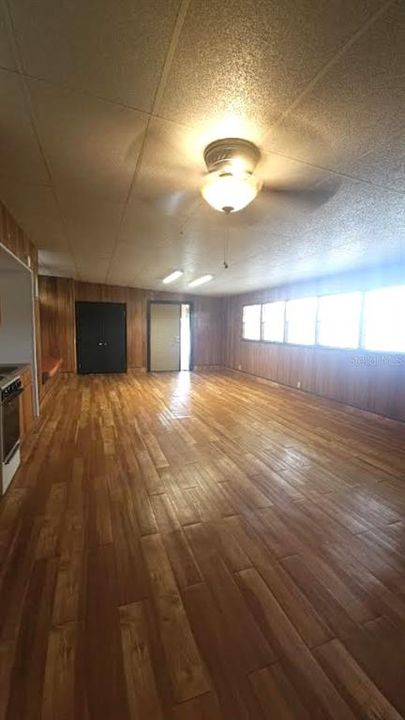 For Rent: $1,195 (1 beds, 1 baths, 1000 Square Feet)