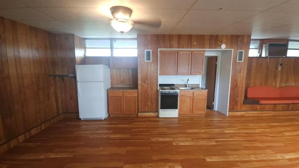 For Rent: $1,195 (1 beds, 1 baths, 1000 Square Feet)