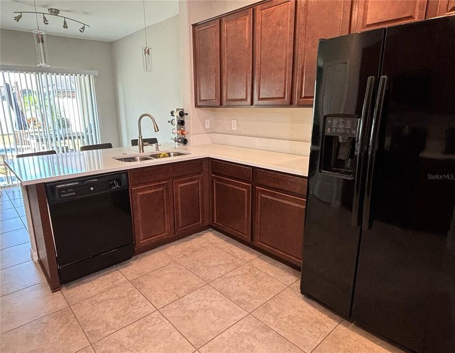 For Rent: $2,450 (3 beds, 2 baths, 1568 Square Feet)