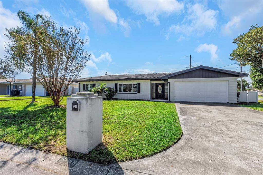 For Sale: $580,000 (3 beds, 2 baths, 1656 Square Feet)