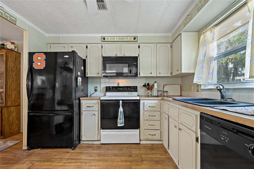 For Sale: $149,000 (2 beds, 2 baths, 1014 Square Feet)