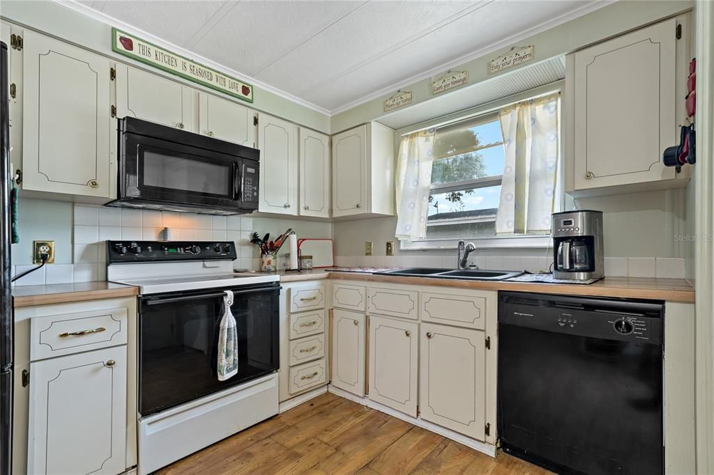 For Sale: $149,000 (2 beds, 2 baths, 1014 Square Feet)