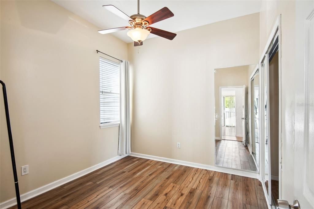 For Sale: $254,900 (2 beds, 1 baths, 1139 Square Feet)