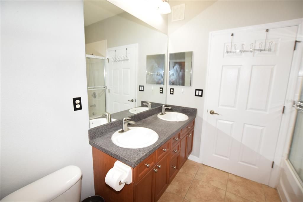 For Rent: $2,025 (3 beds, 2 baths, 1332 Square Feet)