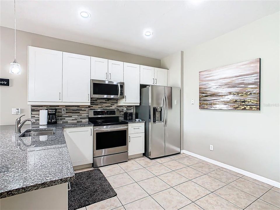 For Sale: $320,000 (3 beds, 3 baths, 1494 Square Feet)