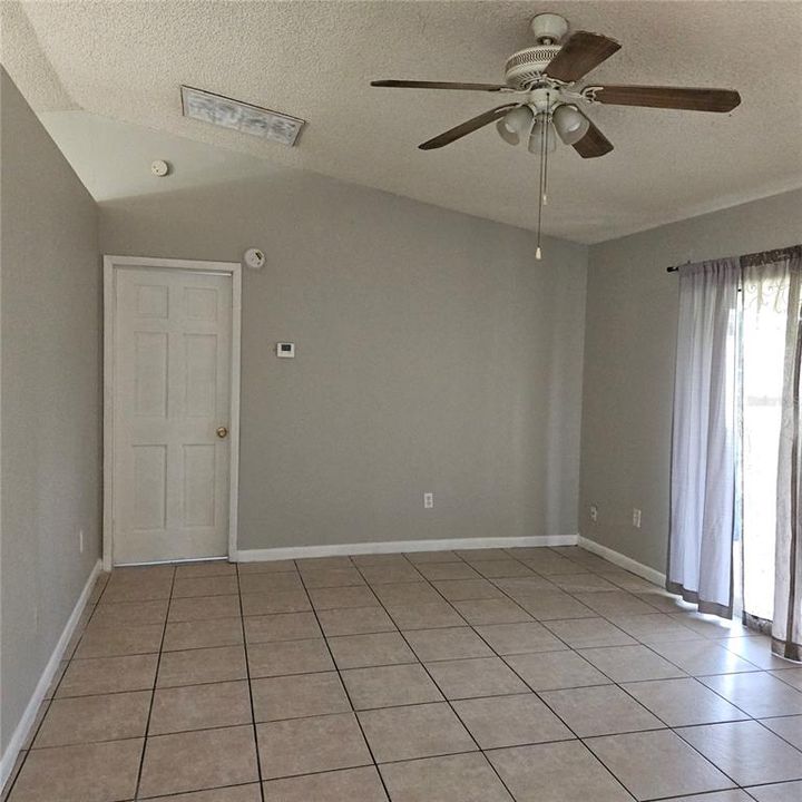 For Rent: $1,675 (3 beds, 2 baths, 1170 Square Feet)