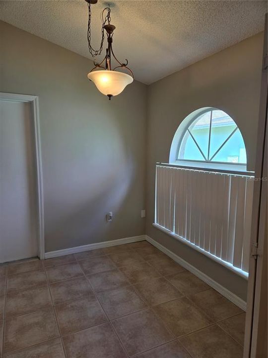 For Rent: $2,195 (3 beds, 2 baths, 1579 Square Feet)