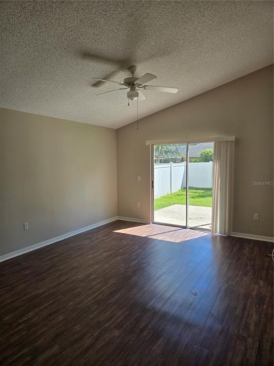 For Rent: $2,195 (3 beds, 2 baths, 1579 Square Feet)