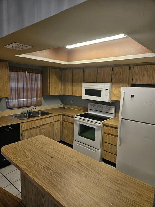 For Sale: $178,000 (2 beds, 2 baths, 933 Square Feet)