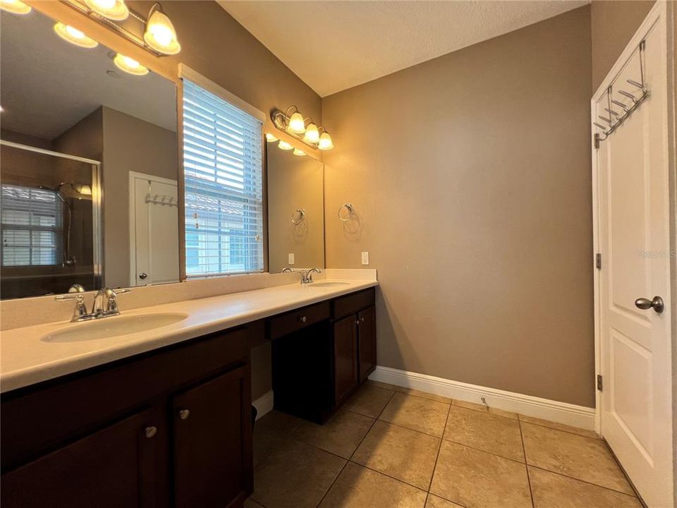 dual sink vanity area