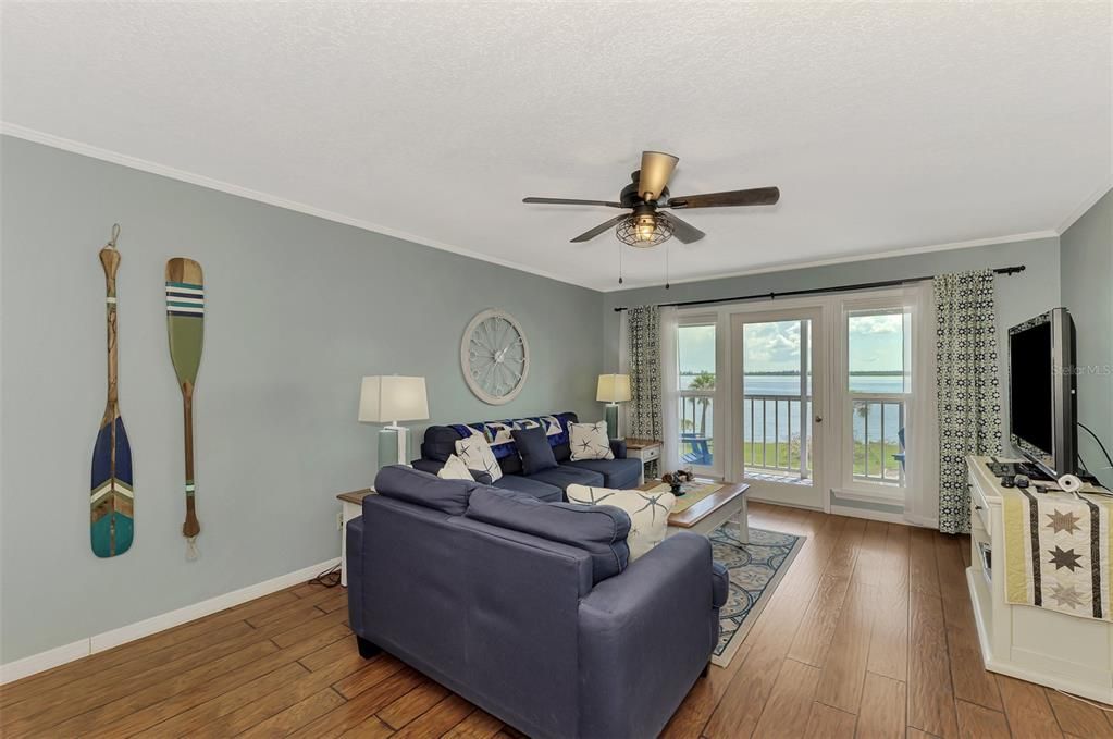 For Sale: $319,000 (2 beds, 2 baths, 1120 Square Feet)