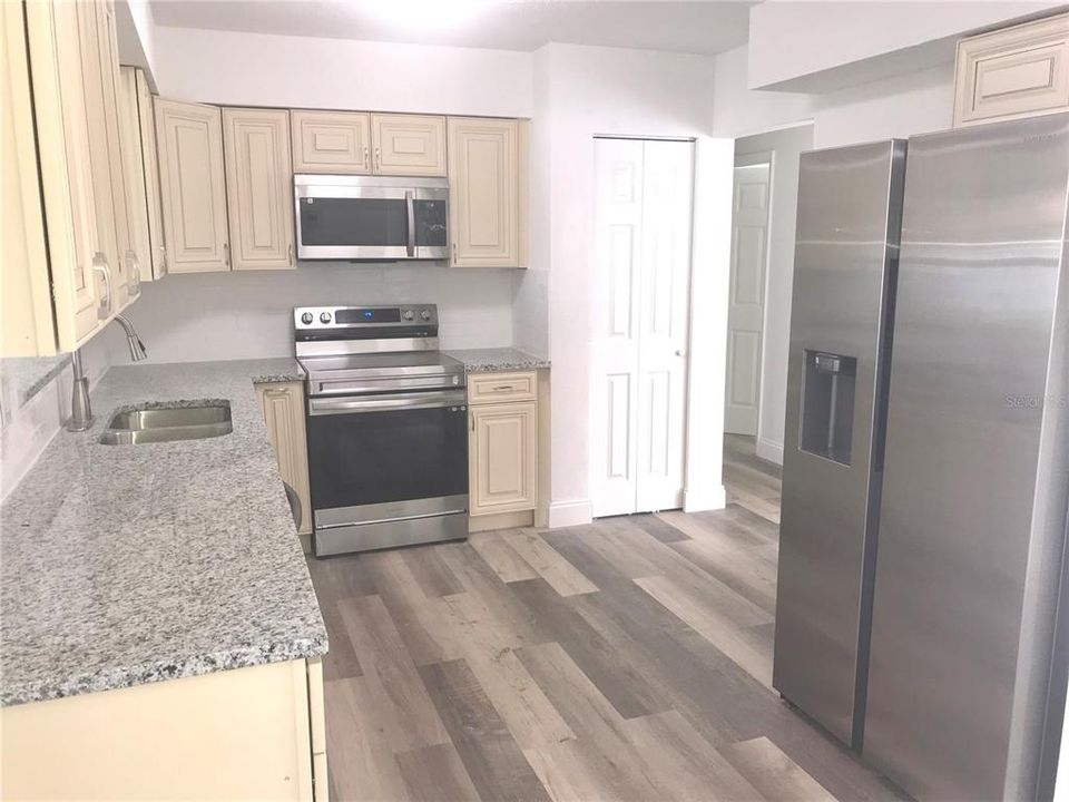 For Rent: $1,995 (4 beds, 1 baths, 1190 Square Feet)