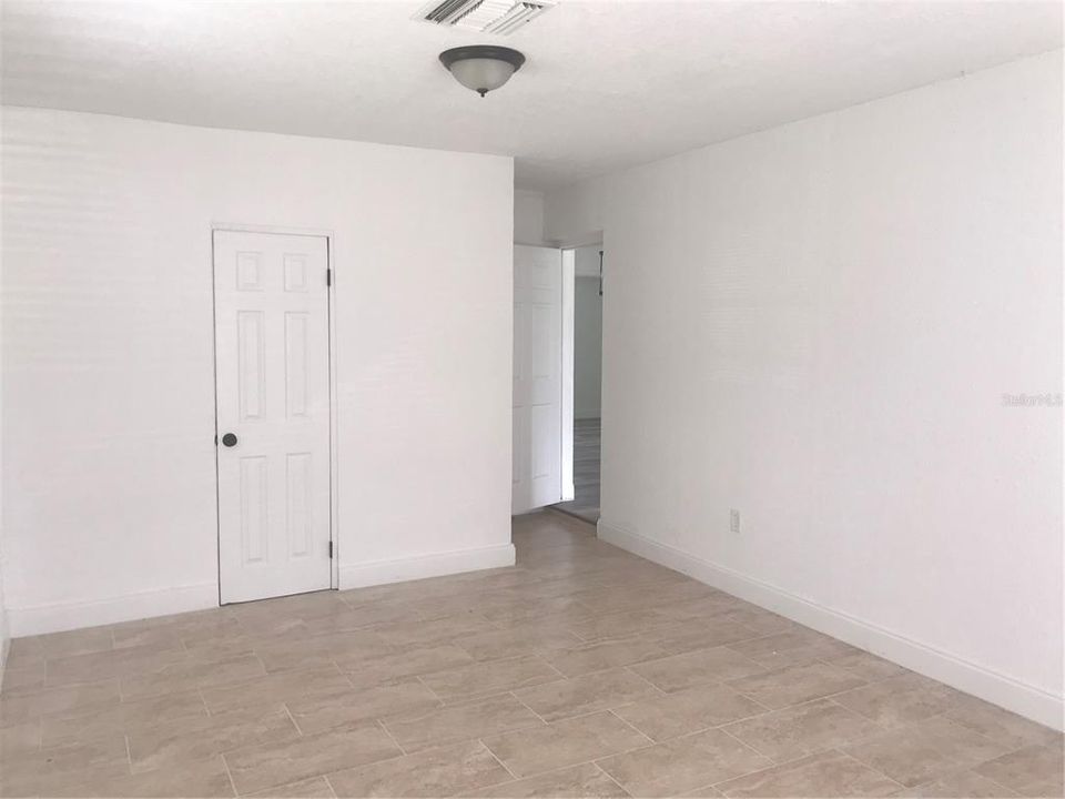 For Rent: $1,995 (4 beds, 1 baths, 1190 Square Feet)