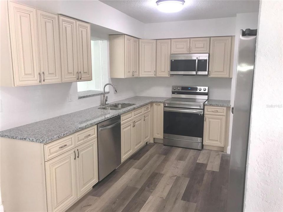 For Rent: $1,995 (4 beds, 1 baths, 1190 Square Feet)