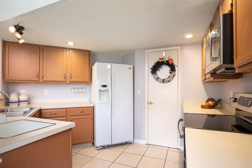 For Sale: $369,900 (2 beds, 2 baths, 1448 Square Feet)