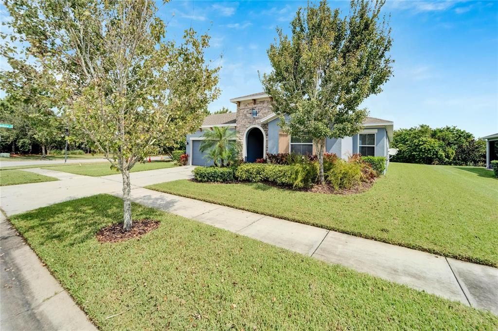 For Sale: $599,000 (3 beds, 3 baths, 2568 Square Feet)