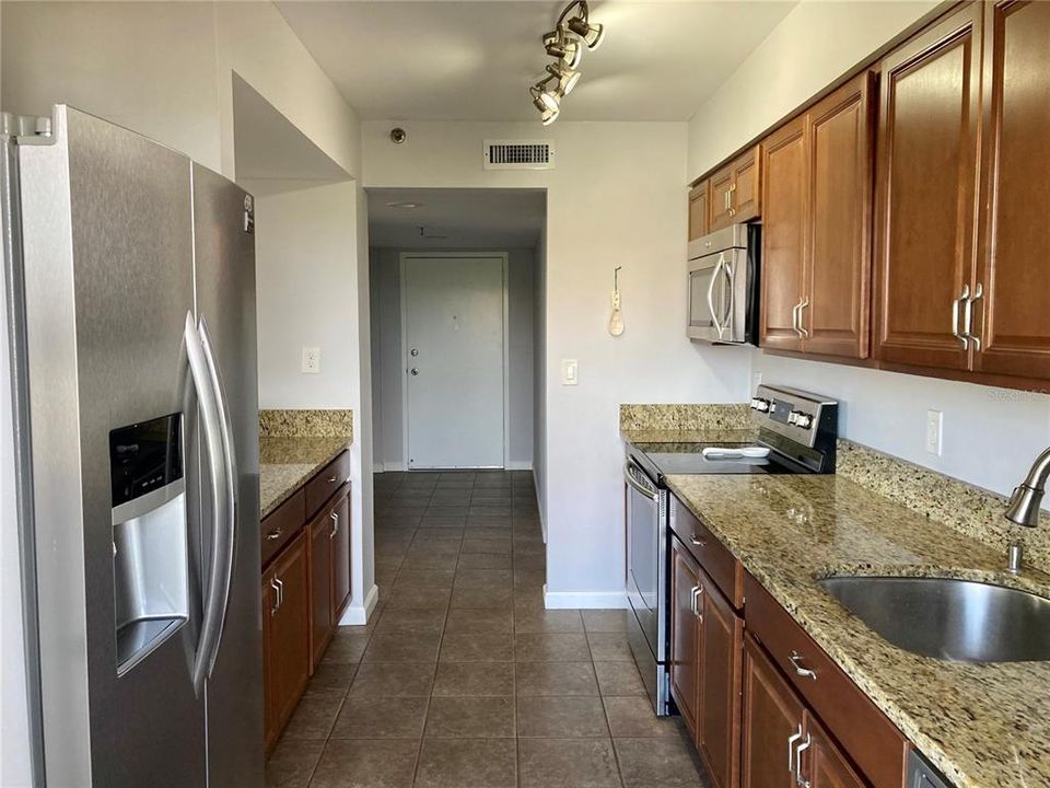 For Sale: $385,000 (2 beds, 2 baths, 1215 Square Feet)