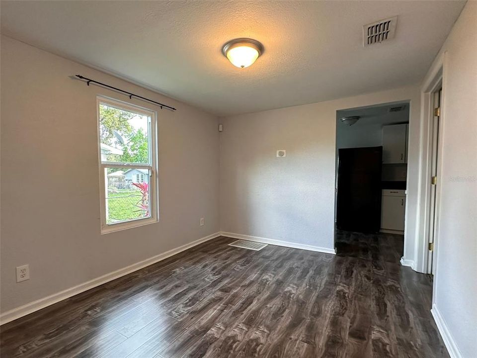 For Rent: $1,500 (2 beds, 1 baths, 760 Square Feet)