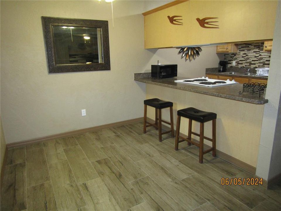 For Sale: $154,900 (2 beds, 1 baths, 864 Square Feet)