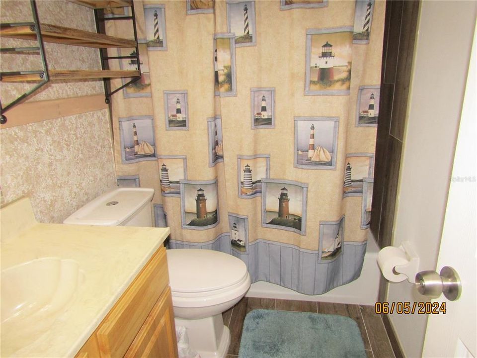 For Sale: $154,900 (2 beds, 1 baths, 864 Square Feet)