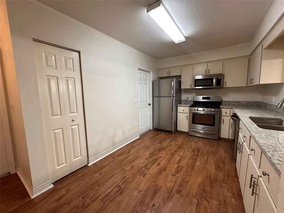 For Rent: $1,800 (2 beds, 2 baths, 1280 Square Feet)