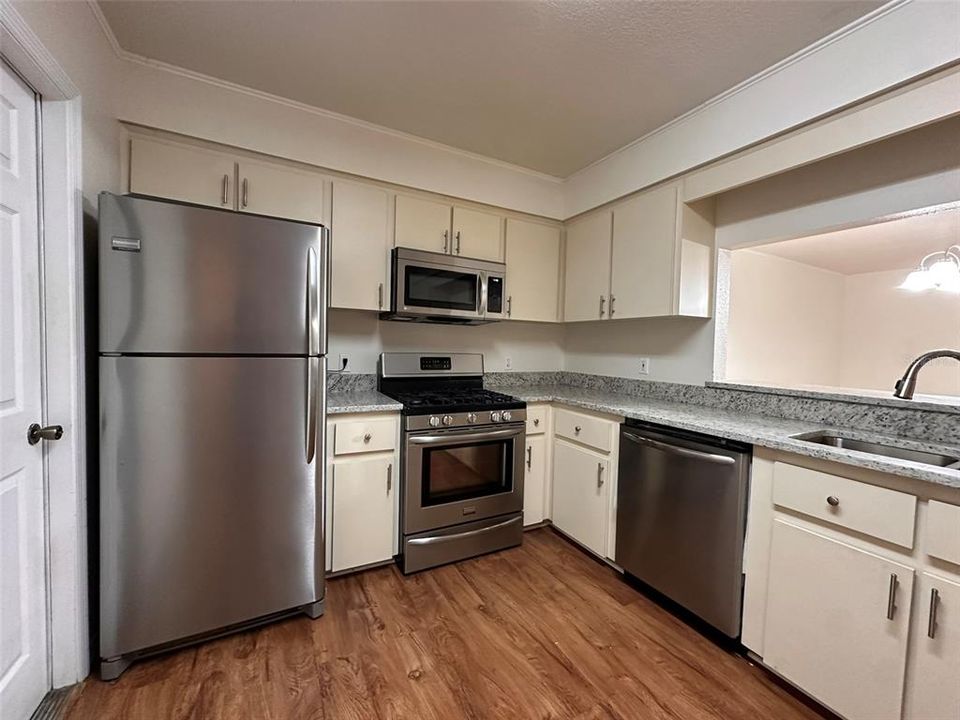 For Rent: $1,800 (2 beds, 2 baths, 1280 Square Feet)