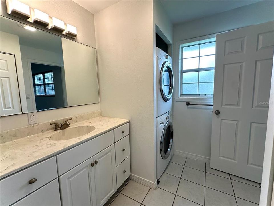 Main Bathroom with Laundry Closet