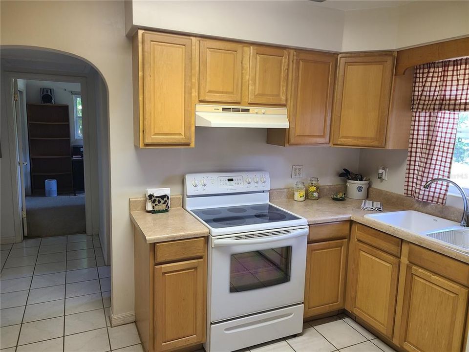 For Sale: $439,000 (3 beds, 1 baths, 1219 Square Feet)