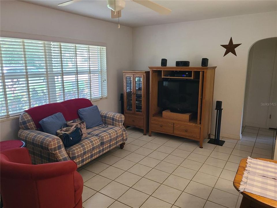 For Sale: $439,000 (3 beds, 1 baths, 1219 Square Feet)