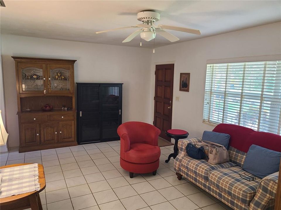 For Sale: $439,000 (3 beds, 1 baths, 1219 Square Feet)