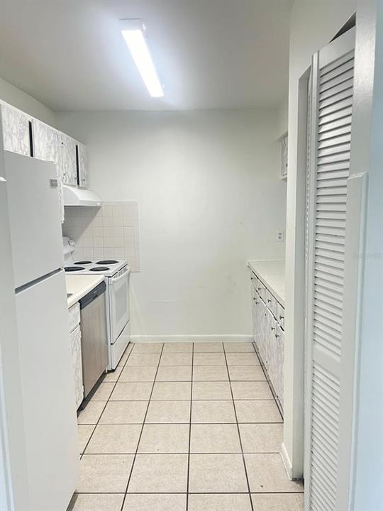 For Rent: $1,700 (2 beds, 1 baths, 996 Square Feet)