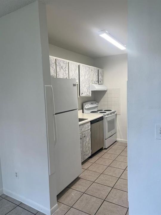 For Rent: $1,700 (2 beds, 1 baths, 996 Square Feet)