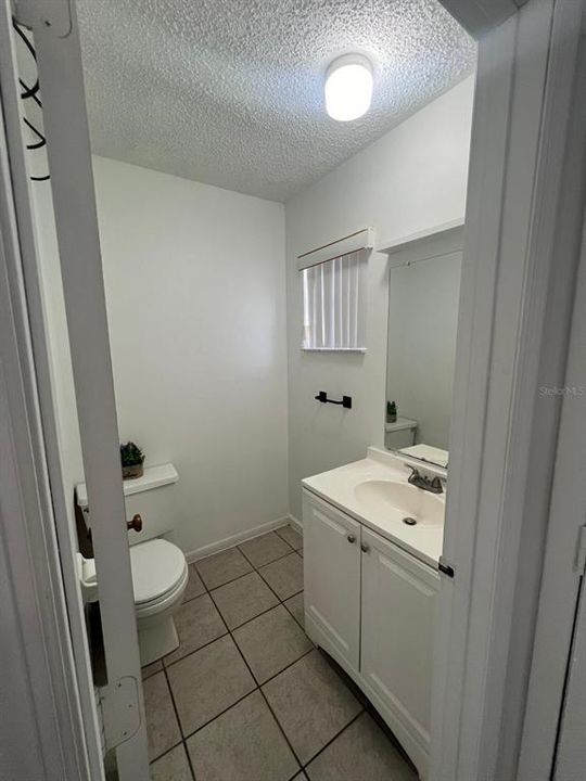 For Rent: $1,700 (2 beds, 1 baths, 996 Square Feet)