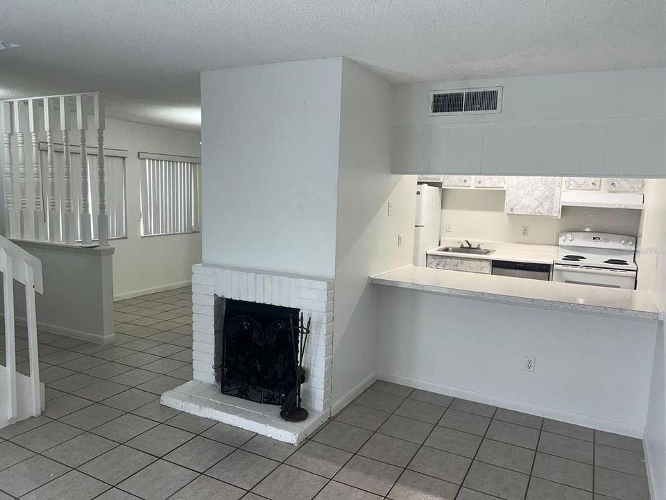 For Rent: $1,700 (2 beds, 1 baths, 996 Square Feet)