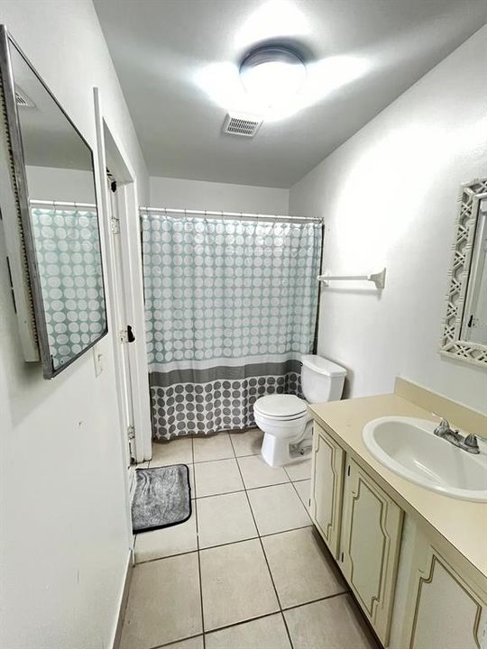 For Rent: $1,700 (2 beds, 1 baths, 996 Square Feet)