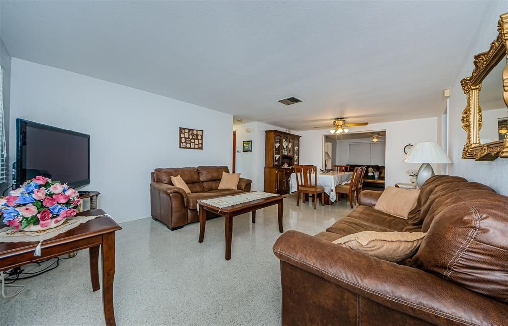 For Sale: $279,000 (3 beds, 2 baths, 1344 Square Feet)