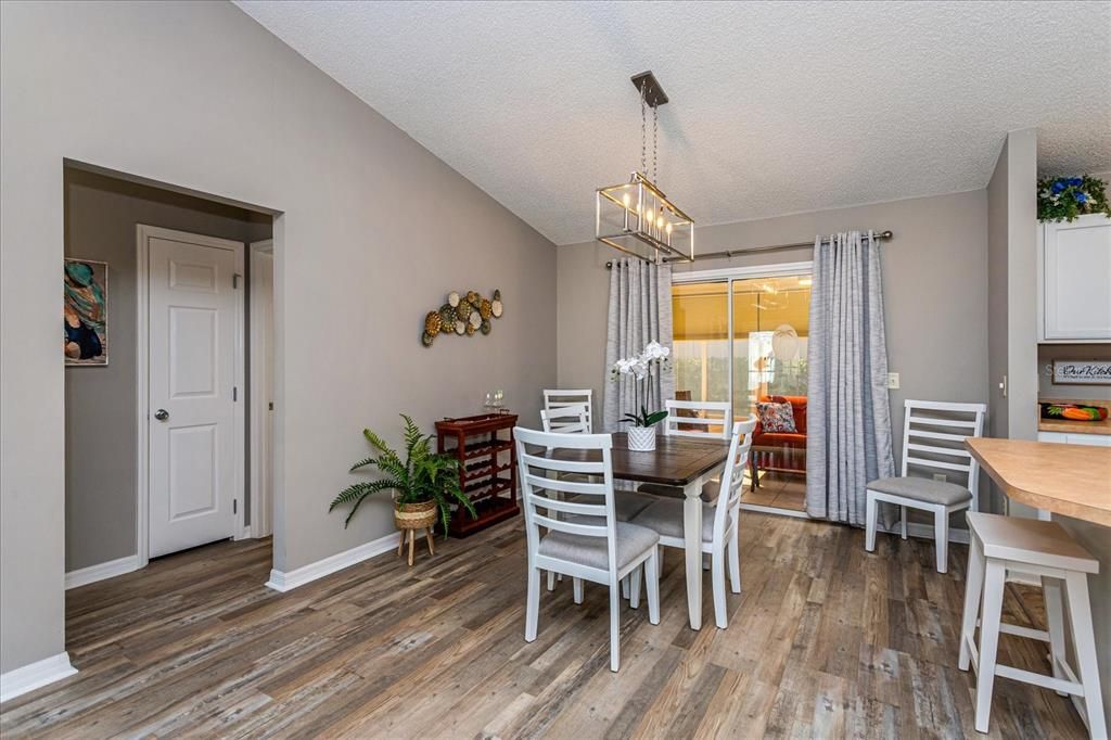 For Sale: $347,900 (3 beds, 2 baths, 1392 Square Feet)