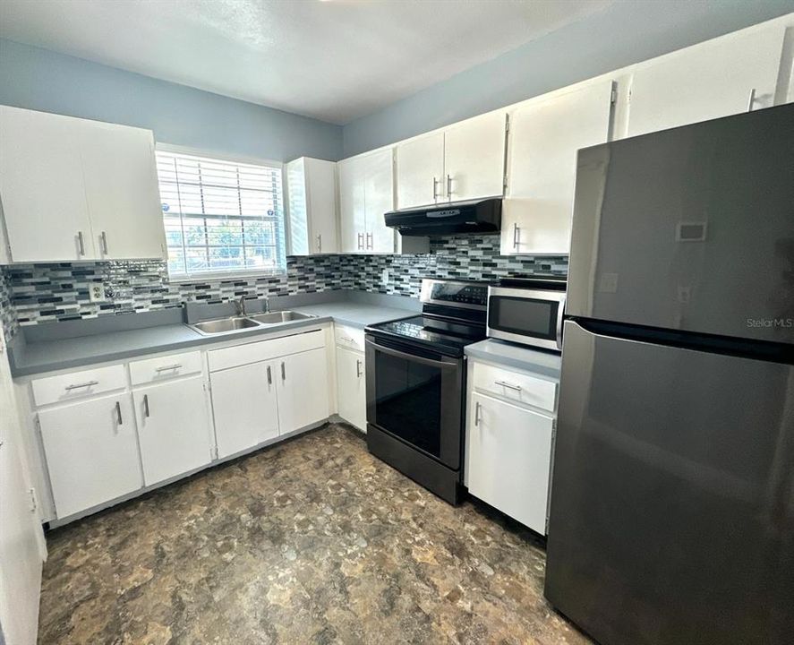 Active With Contract: $209,900 (2 beds, 2 baths, 1146 Square Feet)