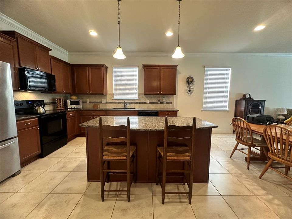 Kitchen Island w/pendant lights