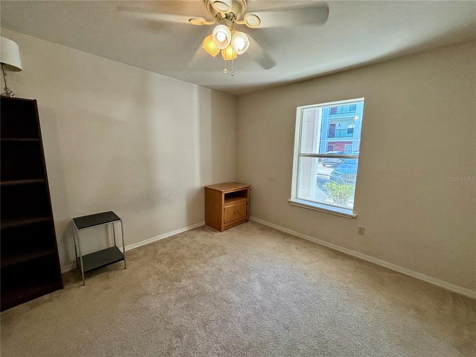 Active With Contract: $130,000 (1 beds, 1 baths, 635 Square Feet)