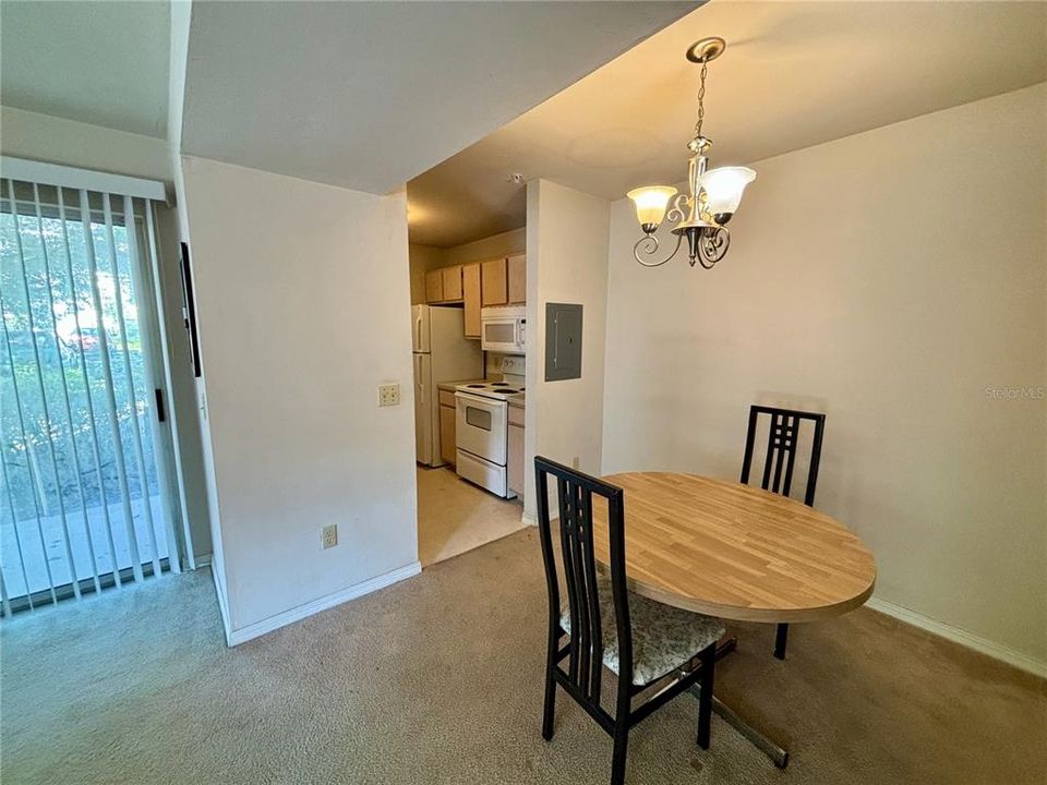 Active With Contract: $130,000 (1 beds, 1 baths, 635 Square Feet)