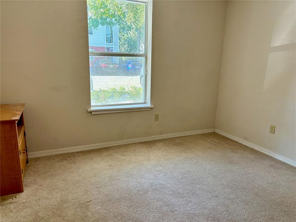 Active With Contract: $130,000 (1 beds, 1 baths, 635 Square Feet)