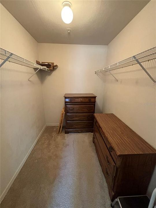 Active With Contract: $130,000 (1 beds, 1 baths, 635 Square Feet)