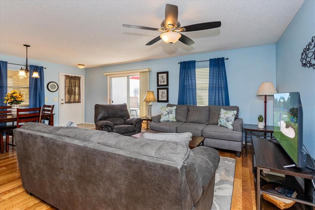 For Sale: $284,900 (2 beds, 2 baths, 1156 Square Feet)