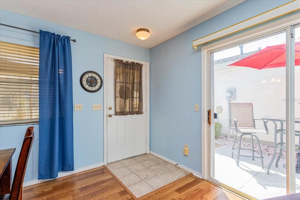 For Sale: $284,900 (2 beds, 2 baths, 1156 Square Feet)